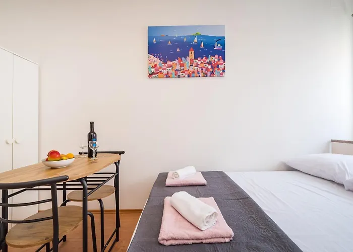Studio And Rooms Zadar City Wall